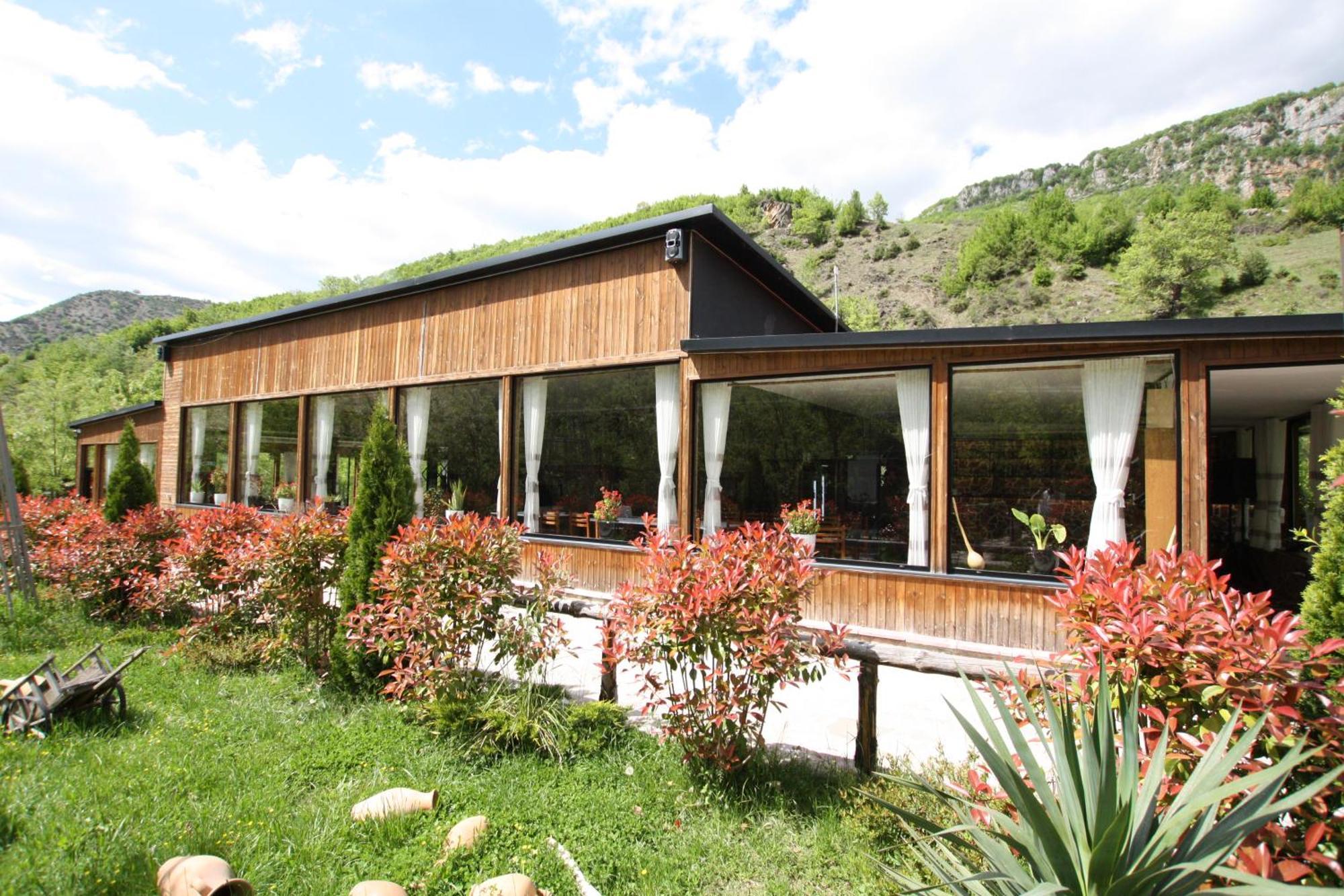Villa Lugina E Shengjergjit ,Bujtinat à Tirana Extérieur photo